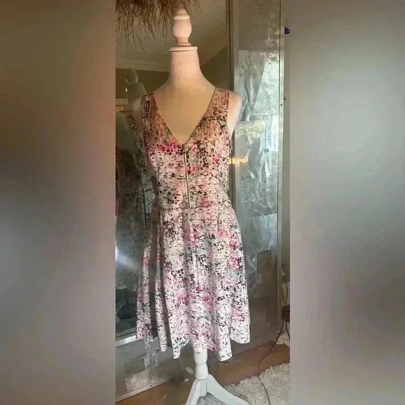 Guess Abstract Multi Colored Dress - Picture 4 of 6